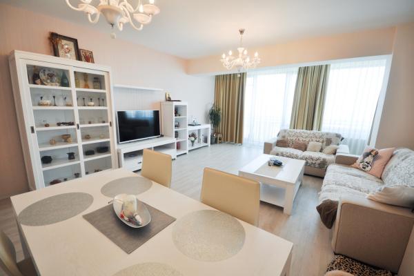 Vitan Mall Apartament Decomandat 3 camere 104mp Bloc 2011