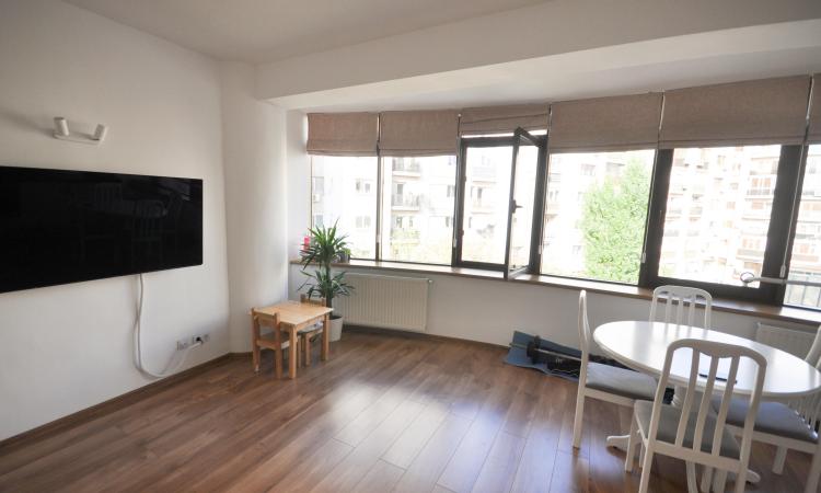 Piata Unirii metrou Apartament 2 camere Bloc 2006