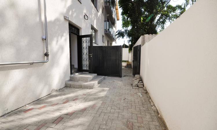 Calea Calarasilor Delea Muncii Apart 3 camere Curte 100mp Comision 0