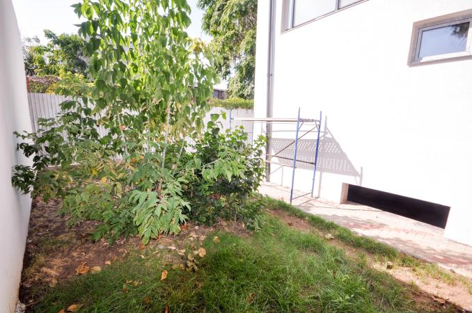 Calea Calarasilor Delea Muncii Apart 3 camere Curte 100mp Comision 0