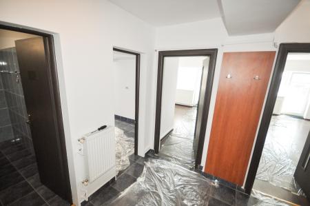 Bulevardul Unirii Rond Alba Iulia Spatiu birouri 5 camere Decomandat