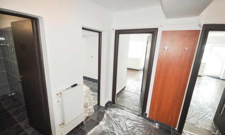 Bulevardul Unirii Rond Alba Iulia Spatiu birouri 5 camere Decomandat