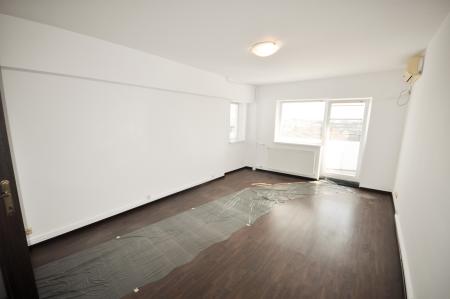 Bulevardul Unirii Rond Alba Iulia Spatiu birouri 5 camere Decomandat
