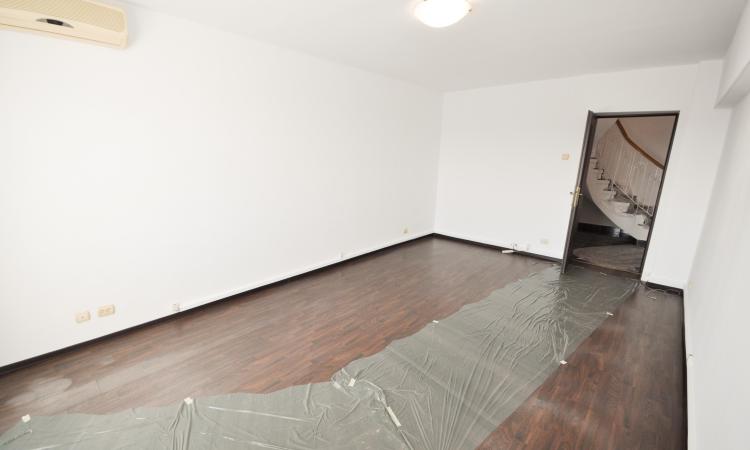 Bulevardul Unirii Rond Alba Iulia Spatiu birouri 5 camere Decomandat