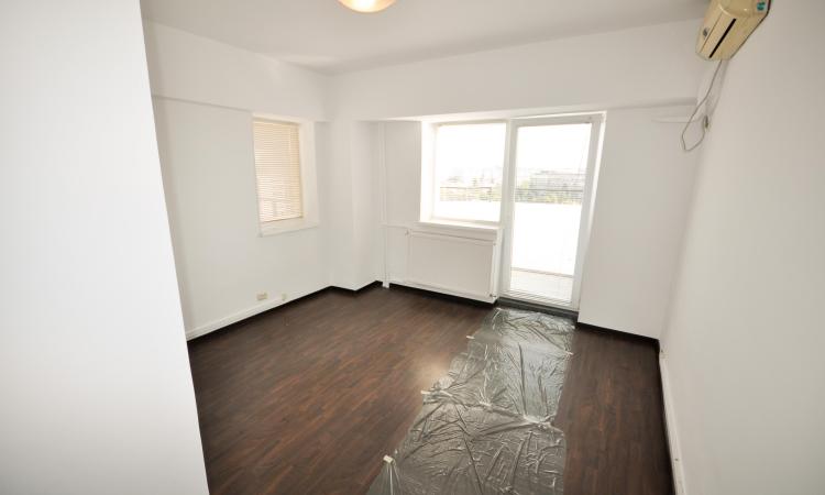 Bulevardul Unirii Rond Alba Iulia Spatiu birouri 5 camere Decomandat