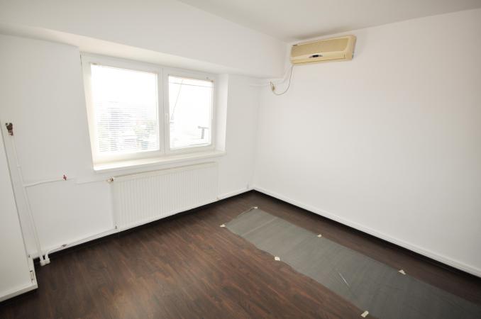 Bulevardul Unirii Rond Alba Iulia Spatiu birouri 5 camere Decomandat