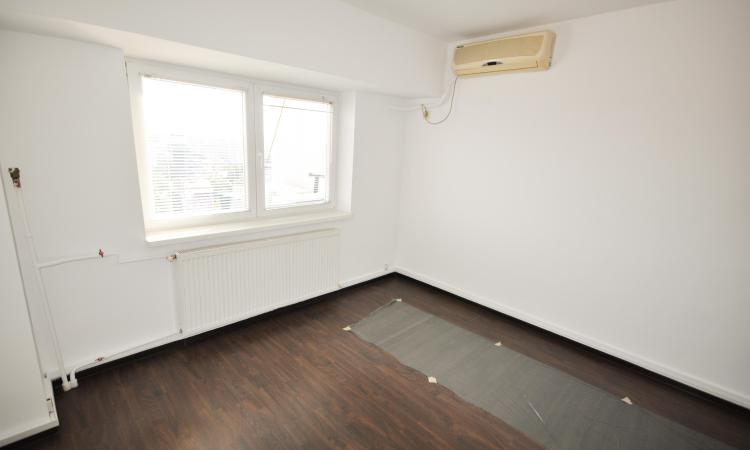 Bulevardul Unirii Rond Alba Iulia Spatiu birouri 5 camere Decomandat
