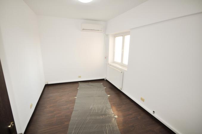 Bulevardul Unirii Rond Alba Iulia Spatiu birouri 5 camere Decomandat