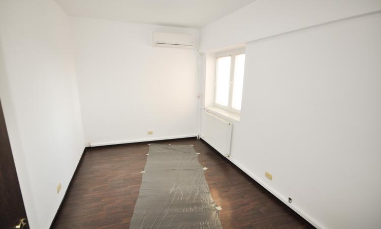 Bulevardul Unirii Rond Alba Iulia Spatiu birouri 5 camere Decomandat