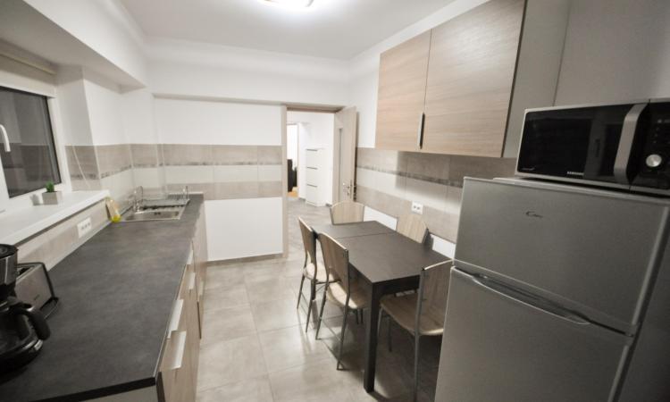 Bulevardul Unirii metrou Apartament Decomandat 3 camere