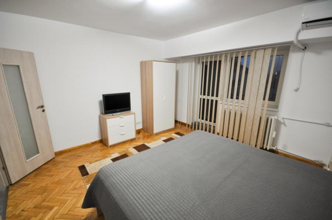 Bulevardul Unirii metrou Apartament Decomandat 3 camere