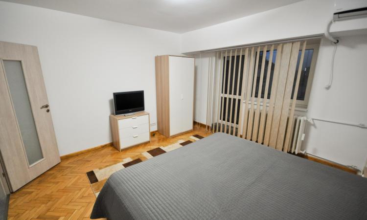 Bulevardul Unirii metrou Apartament Decomandat 3 camere