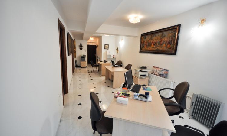 Piata Unirii Nat Unite Spatiu birouri 3 cam Parcare Terasa Proprie