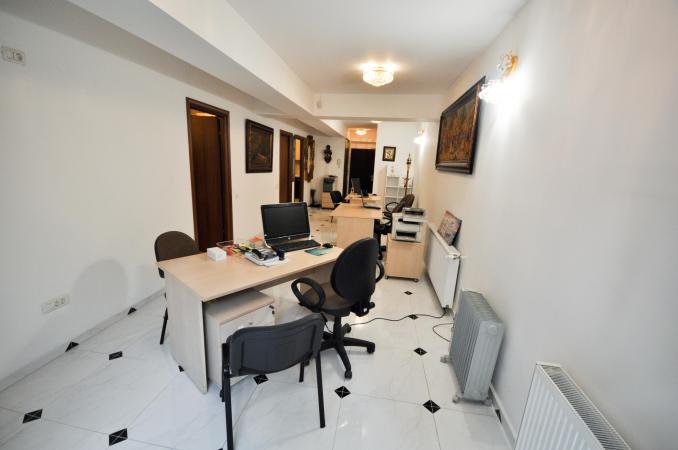 Piata Unirii Nat Unite Spatiu birouri 3 cam Parcare Terasa Proprie