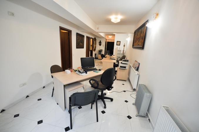 Piata Unirii Nat Unite Spatiu birouri 3 cam Parcare Terasa Proprie