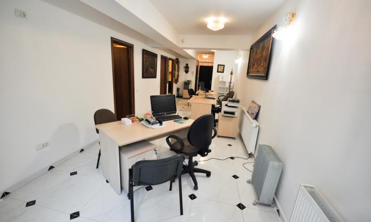 Piata Unirii Nat Unite Spatiu birouri 3 cam Parcare Terasa Proprie