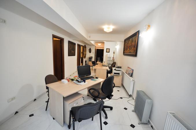 Piata Unirii Nat Unite Spatiu birouri 3 cam Parcare Terasa Proprie