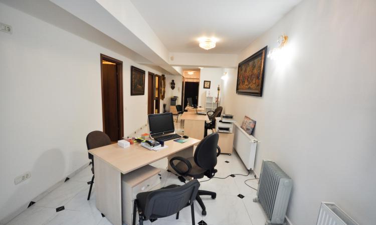 Piata Unirii Nat Unite Spatiu birouri 3 cam Parcare Terasa Proprie