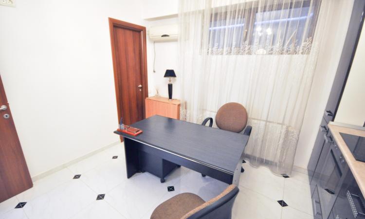 Piata Unirii Nat Unite Spatiu birouri 3 cam Parcare Terasa Proprie