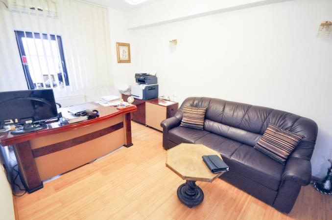 Piata Unirii Nat Unite Spatiu birouri 3 cam Parcare Terasa Proprie
