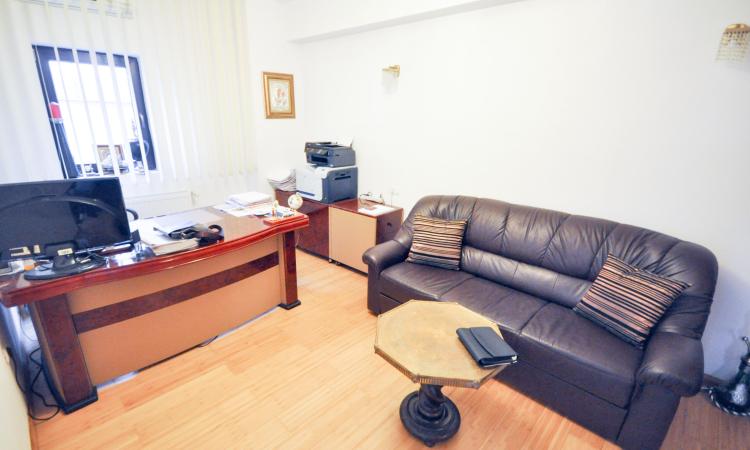 Piata Unirii Nat Unite Spatiu birouri 3 cam Parcare Terasa Proprie