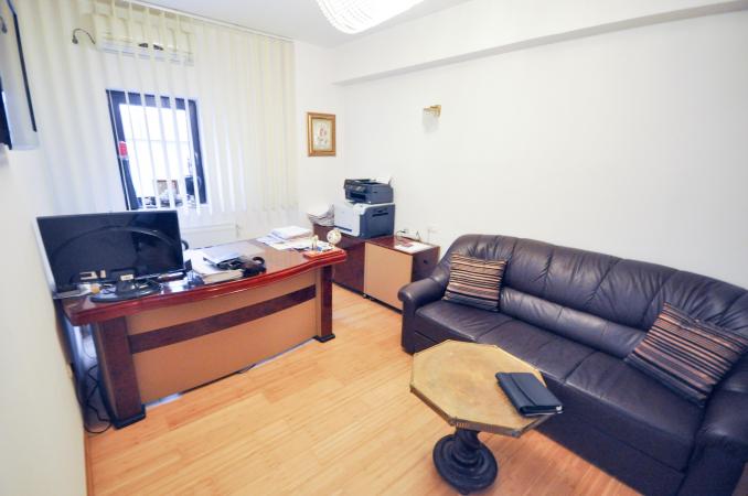 Piata Unirii Nat Unite Spatiu birouri 3 cam Parcare Terasa Proprie