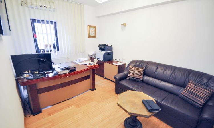 Piata Unirii Nat Unite Spatiu birouri 3 cam Parcare Terasa Proprie