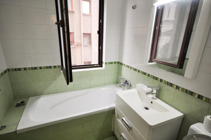Piata Unirii Natiunile Unite Apartament 2 camere Bloc 2010