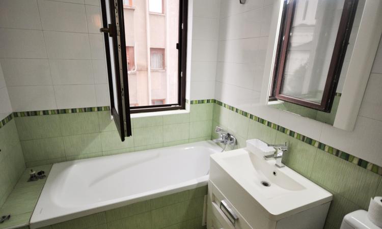 Piata Unirii Natiunile Unite Apartament 2 camere Bloc 2010