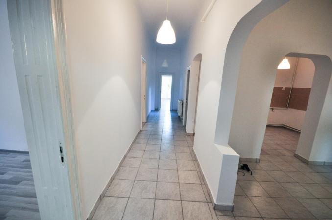 Calea Calarasi Hala Traian Spatiu birouri 4 camere Parter vila