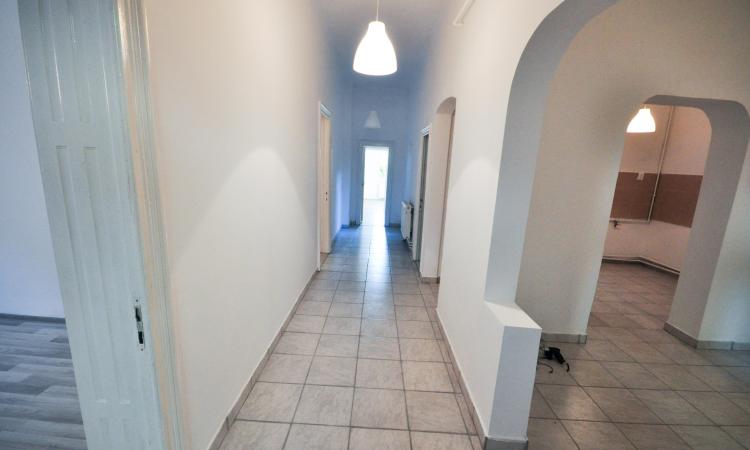 Calea Calarasi Hala Traian Spatiu birouri 4 camere Parter vila