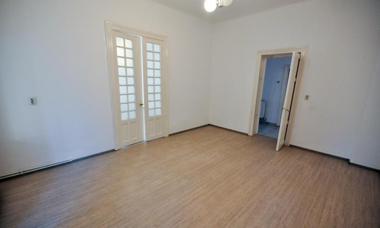 Calea Calarasi Hala Traian Spatiu birouri 4 camere Parter vila