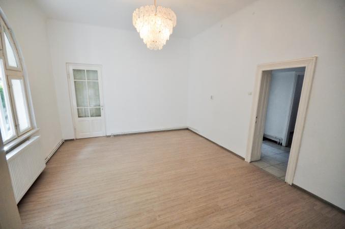 Calea Calarasi Hala Traian Spatiu birouri 4 camere Parter vila