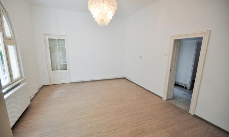 Calea Calarasi Hala Traian Spatiu birouri 4 camere Parter vila