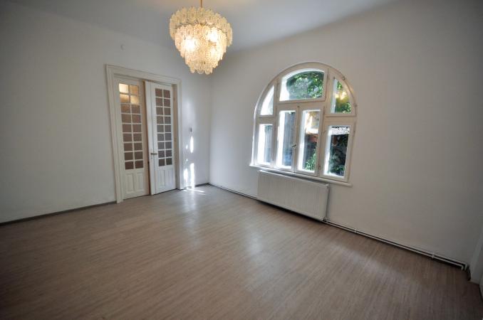 Calea Calarasi Hala Traian Spatiu birouri 4 camere Parter vila