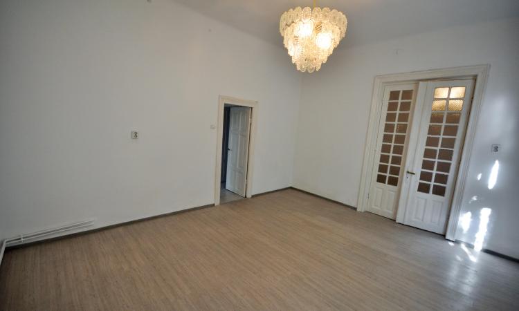 Calea Calarasi Hala Traian Spatiu birouri 4 camere Parter vila