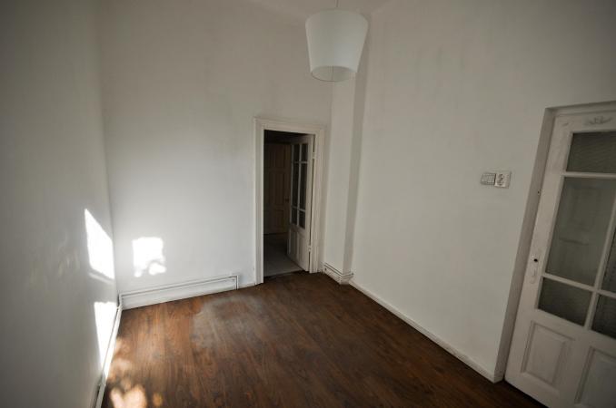 Calea Calarasi Hala Traian Spatiu birouri 4 camere Parter vila