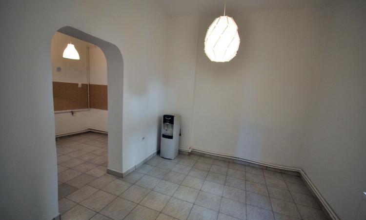 Calea Calarasi Hala Traian Spatiu birouri 4 camere Parter vila