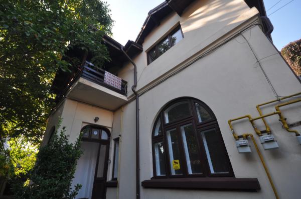 Calea Calarasi Hala Traian Spatiu birouri 4 camere Parter vila