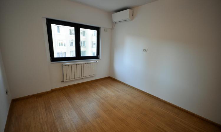 Nerva Traian Timpuri Noi Spatiu birouri 3 camere Decom Bloc NOU