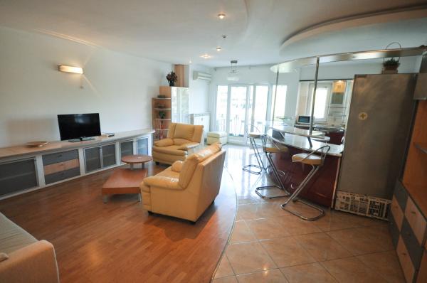 Piata Unirii Splaiul Unirii Apartament Decomandat 3 cam 87mp