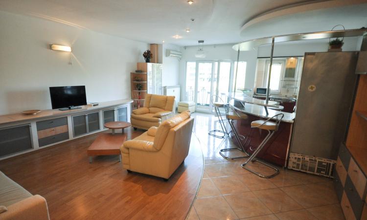Piata Unirii Splaiul Unirii Apartament Decomandat 3 cam 87mp