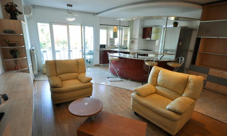 Piata Unirii Splaiul Unirii Apartament Decomandat 3 cam 87mp