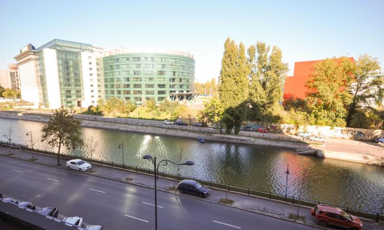 Piata Unirii Splaiul Unirii Apartament Decomandat 3 cam 87mp