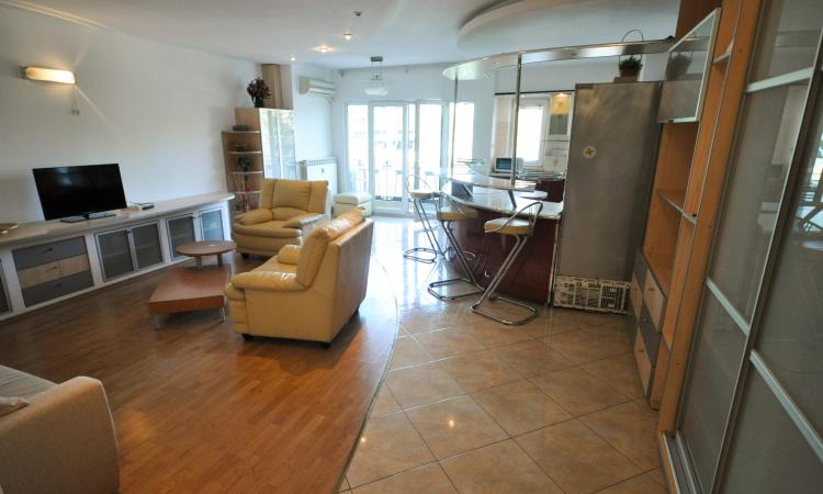 Piata Unirii Splaiul Unirii Apartament Decomandat 3 cam 87mp