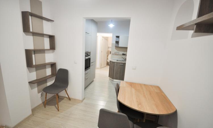 Piata Unirii Fanatani Natiuni Apartament 2 camere Renovat