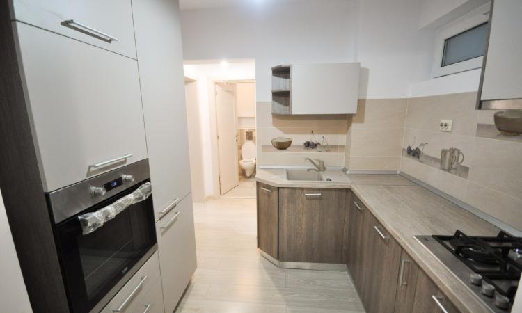 Piata Unirii Fanatani Natiuni Apartament 2 camere Renovat