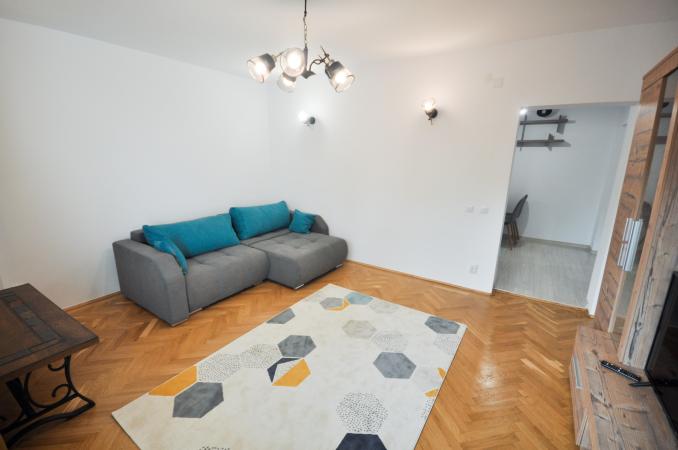 Piata Unirii Fanatani Natiuni Apartament 2 camere Renovat