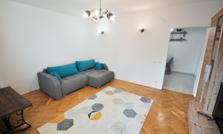 Piata Unirii Fanatani Natiuni Apartament 2 camere Renovat