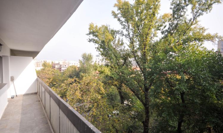 Piata Unirii Fanatani Natiuni Apartament 2 camere Renovat